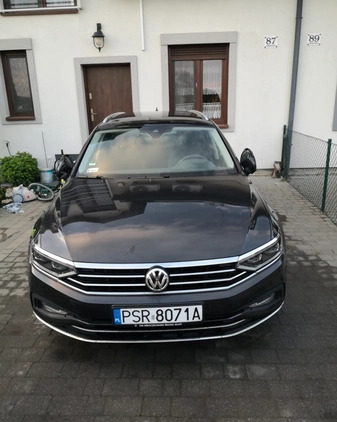 Volkswagen Passat cena 115000 przebieg: 104361, rok produkcji 2019 z Chełmża małe 121